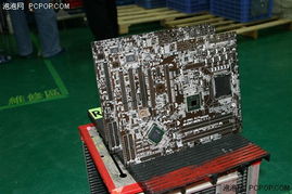 兩大亮點(diǎn)三大特點(diǎn) 訪磐正超磐手工廠 計(jì)算機(jī)軟硬件的匠心融合